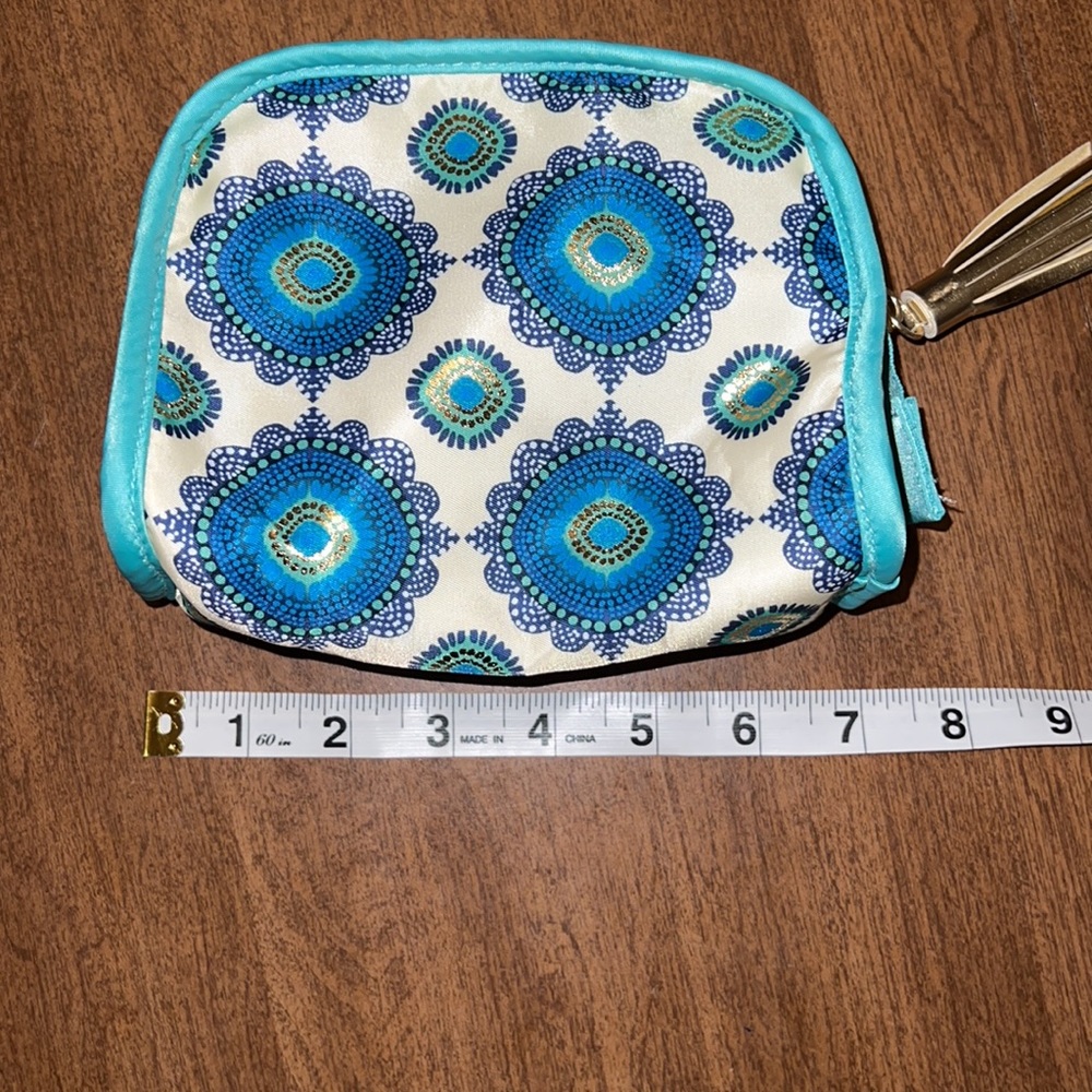 Mandala Styled Patterned Accessories Bag. - image 4